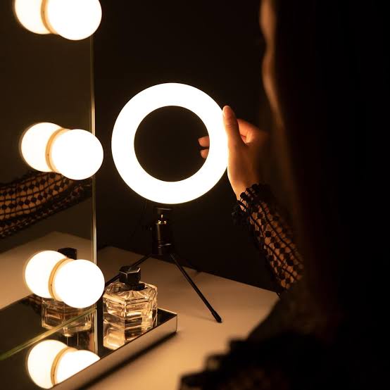 :
Mini LED Ring Light – Bright Selfie Light for TikTok & Videos (3 Modes) :
Perfect for everyday use, sports, and smart lifestyle.